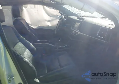 2019 Toyota Highlander Limited z USA, uszkodzony, nr VIN 5TDYZRFH3KS324764